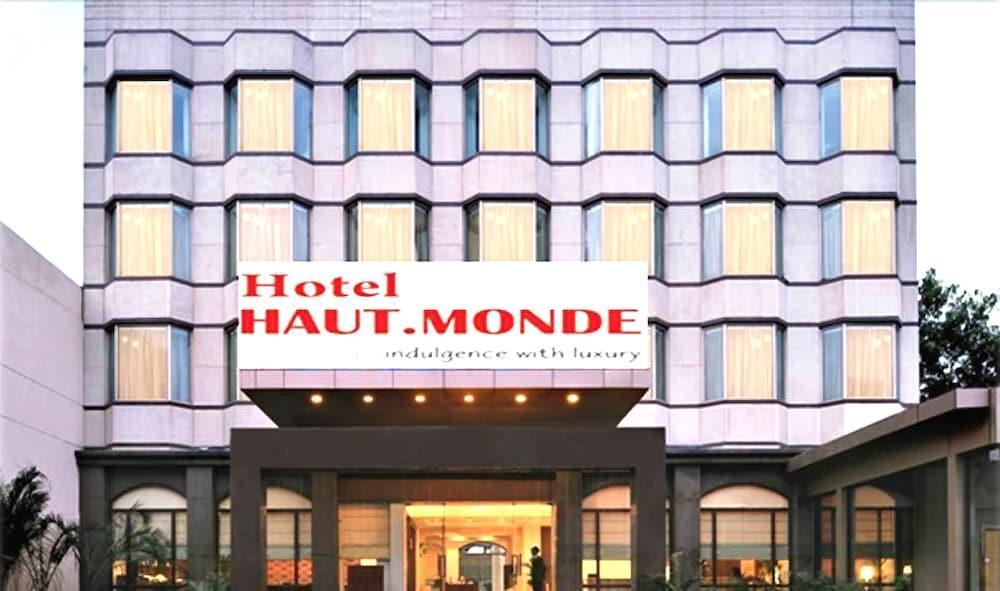 Hotel Haut Monde Гургаон Екстериор снимка