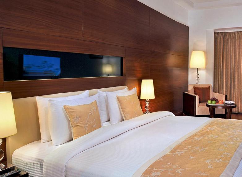 Hotel Haut Monde Гургаон Екстериор снимка