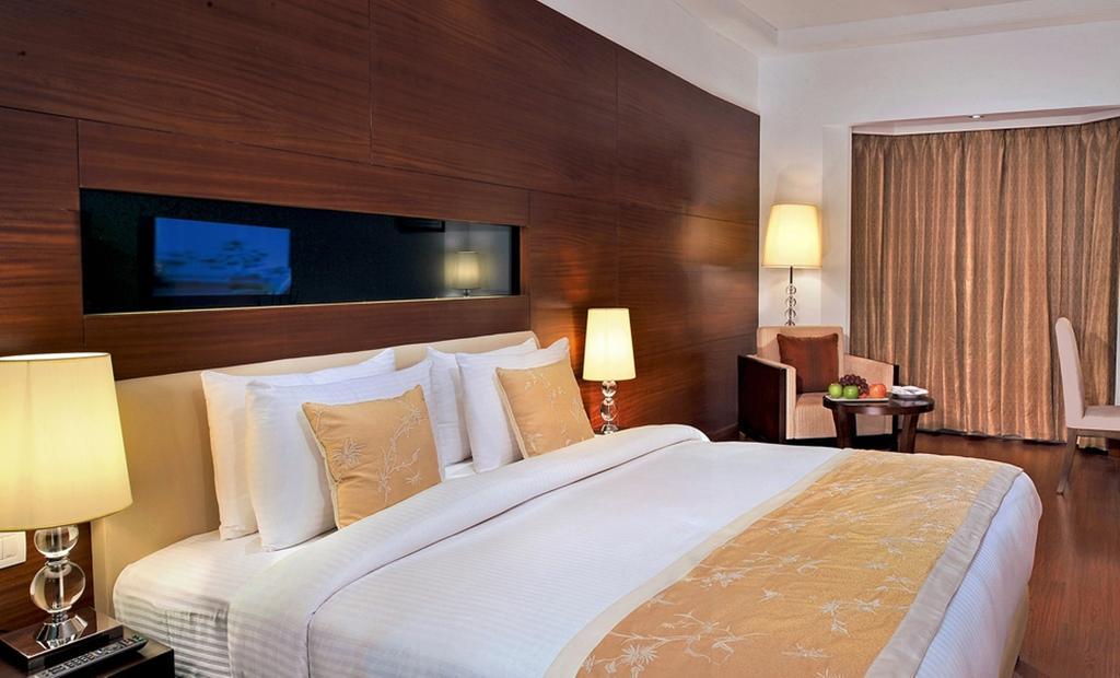 Hotel Haut Monde Гургаон Екстериор снимка