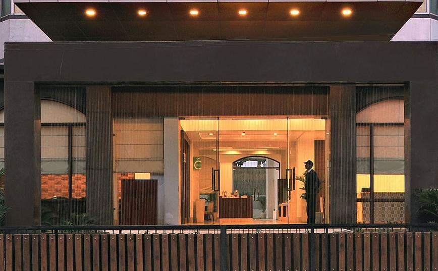 Hotel Haut Monde Гургаон Екстериор снимка