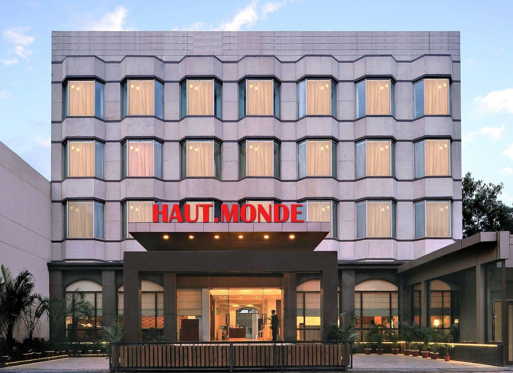 Hotel Haut Monde Гургаон Екстериор снимка