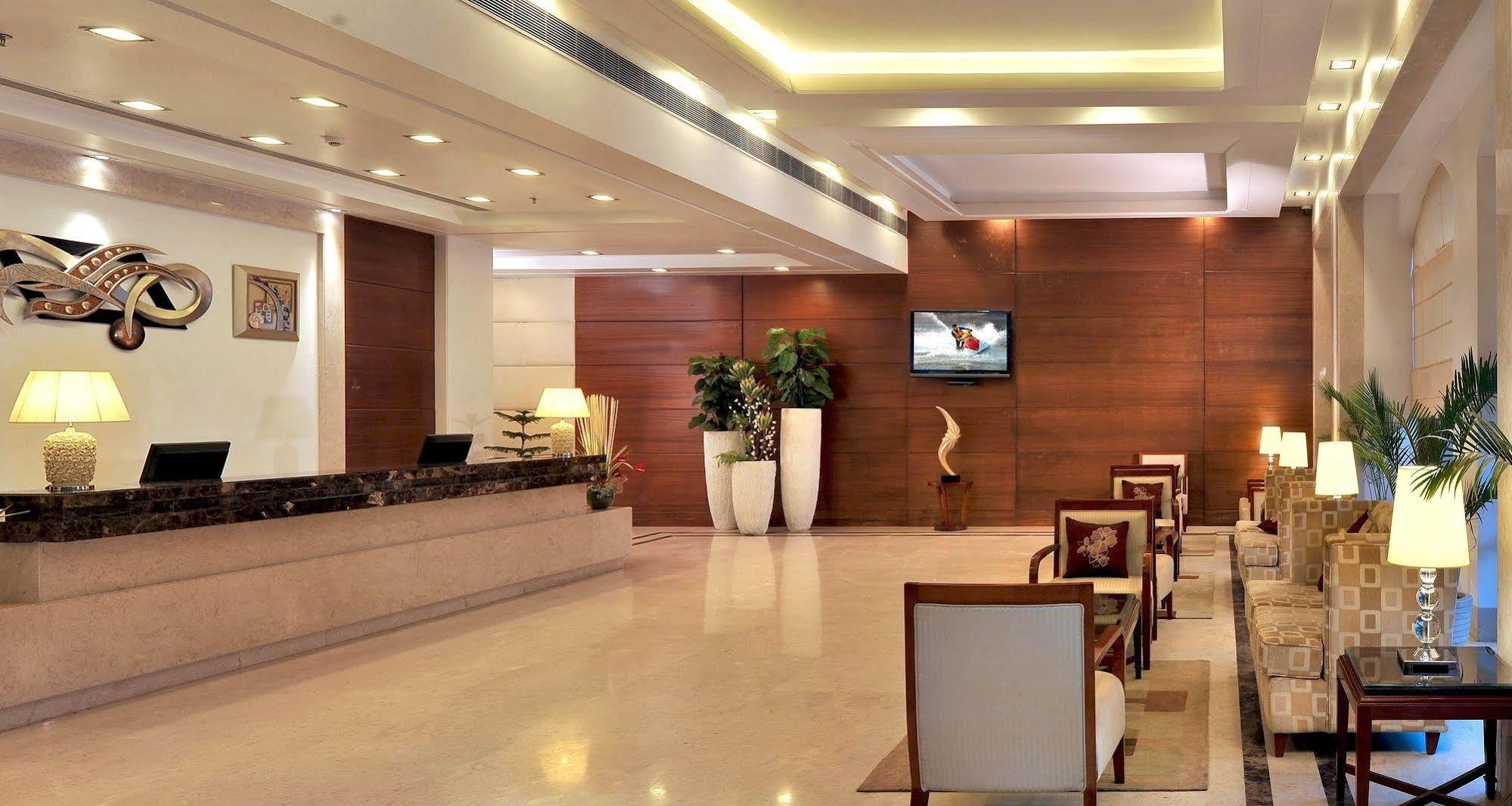 Hotel Haut Monde Гургаон Интериор снимка