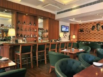 Hotel Haut Monde Гургаон Екстериор снимка